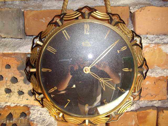 Old wall clock with price 80.00 BGN | € 40.90