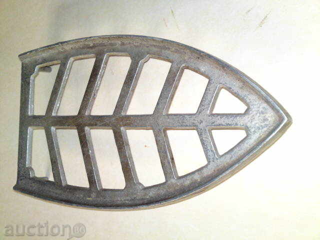 метална подложка за ютия с цена € 7.67 | 15.00 лв.