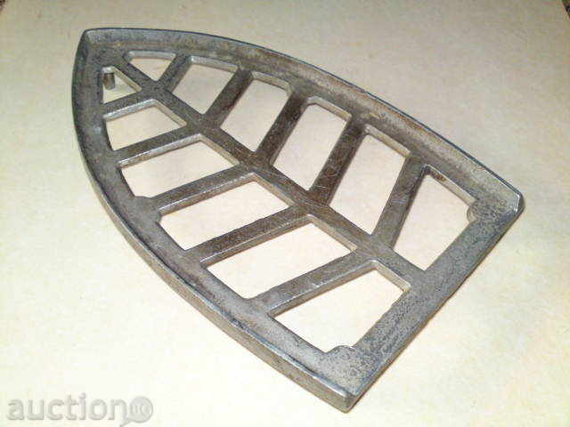 Доставка на метална подложка за ютия