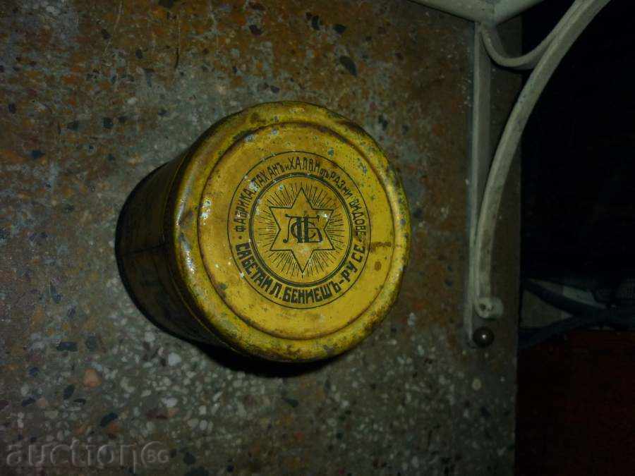 Livrarea cutie de metal veche de halva Livrarea cutie de metal veche de halva