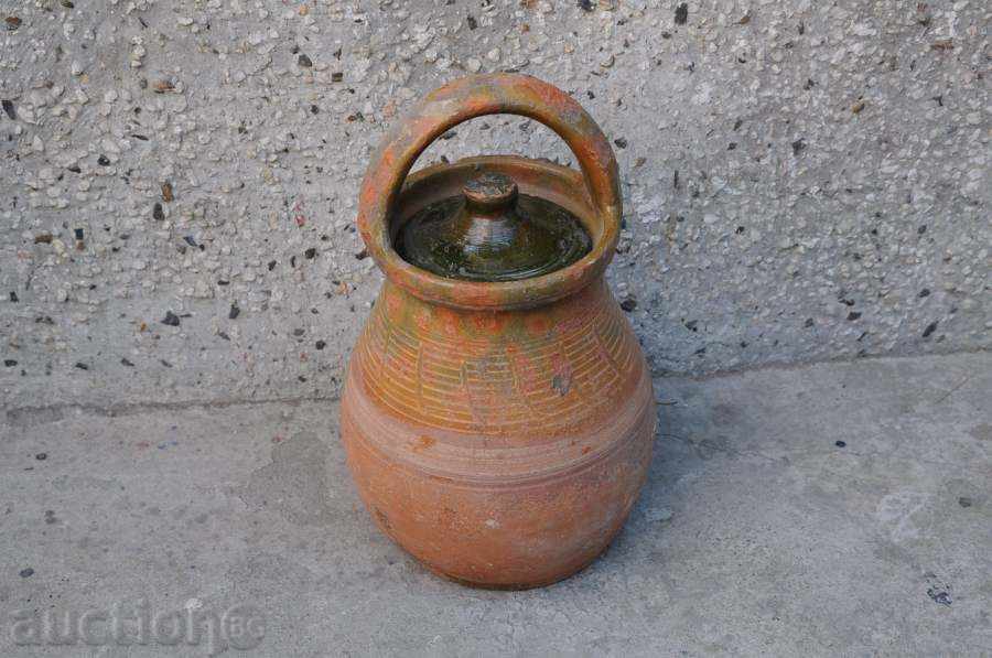 Clay vessel with lid