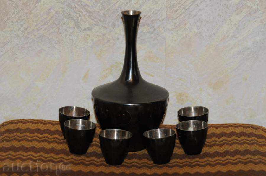 Serving 6 cups with a jug