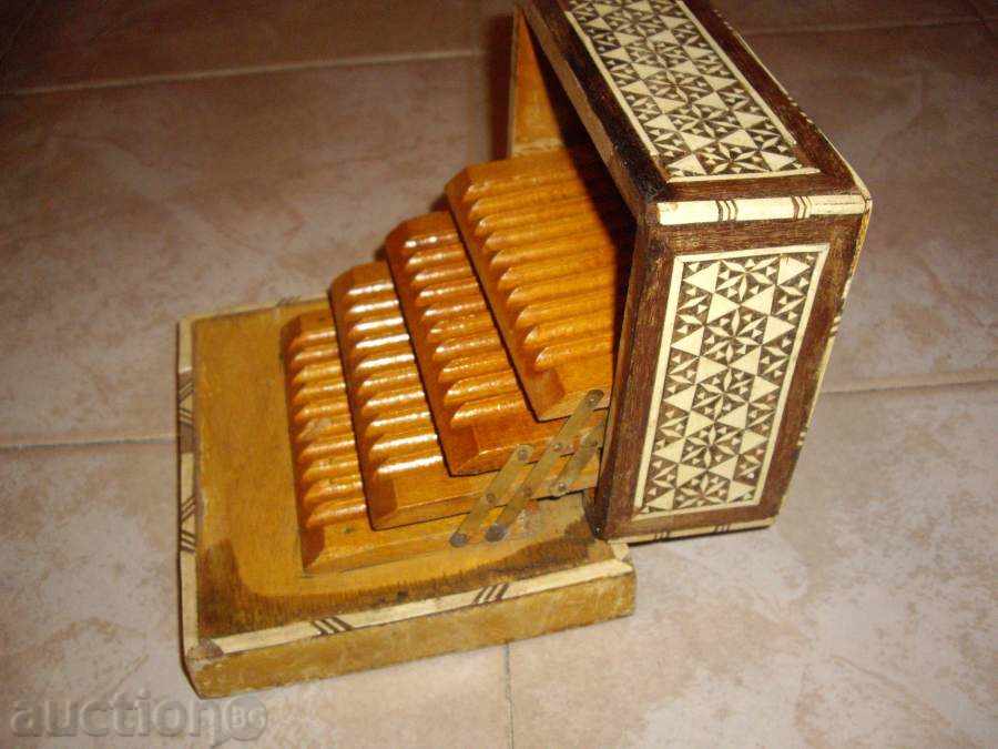 Ενδιαφέρουσα περίπτωση επιτραπέζια τσιγάρο. με τιμή 60.00 BGN | € 30.68 Ενδιαφέρουσα περίπτωση επιτραπέζια τσιγάρο. με τιμή 60.00 BGN | € 30.68