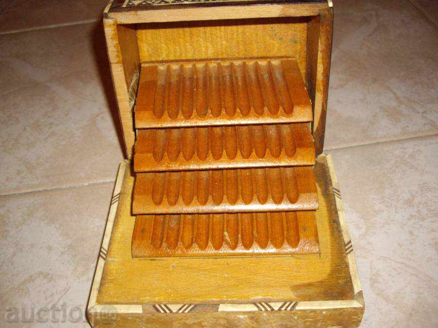 Δημοπρασία Ενδιαφέρουσα περίπτωση επιτραπέζια τσιγάρο. Δημοπρασία Ενδιαφέρουσα περίπτωση επιτραπέζια τσιγάρο.