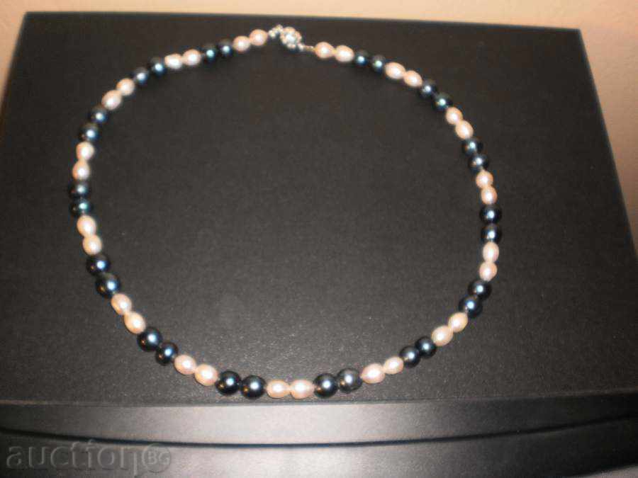 Greydane of white and black pearls with price 57.00 BGN | € 29.14 Greydane of white and black pearls with price 57.00 BGN | € 29.14