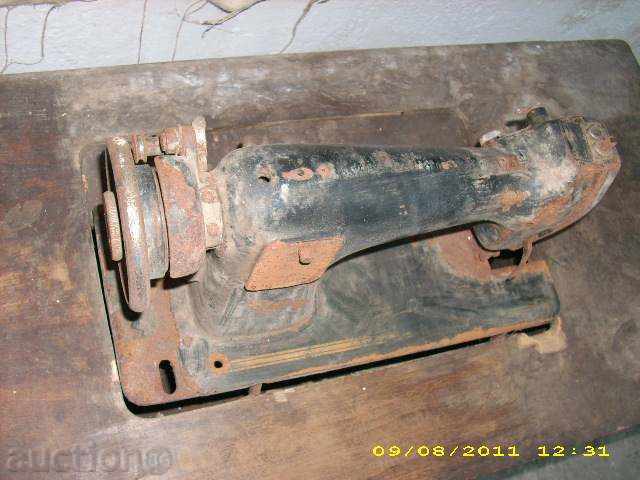 Auction old sewing machine Auction old sewing machine