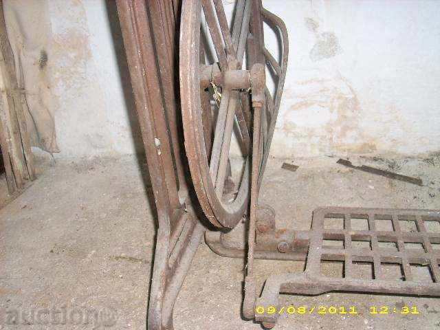 Delivery of old sewing machine Delivery of old sewing machine