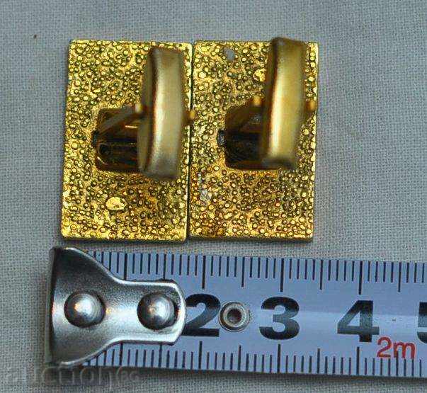 Delivery of Buttons Delivery of Buttons