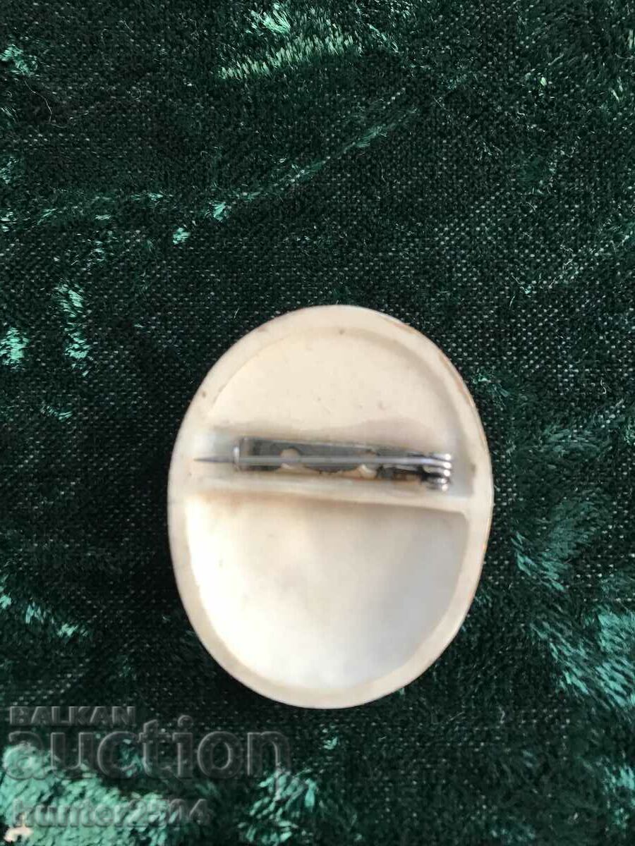 Brosa-4/3 cm cu preț € 5.95 | 11.64 BGN