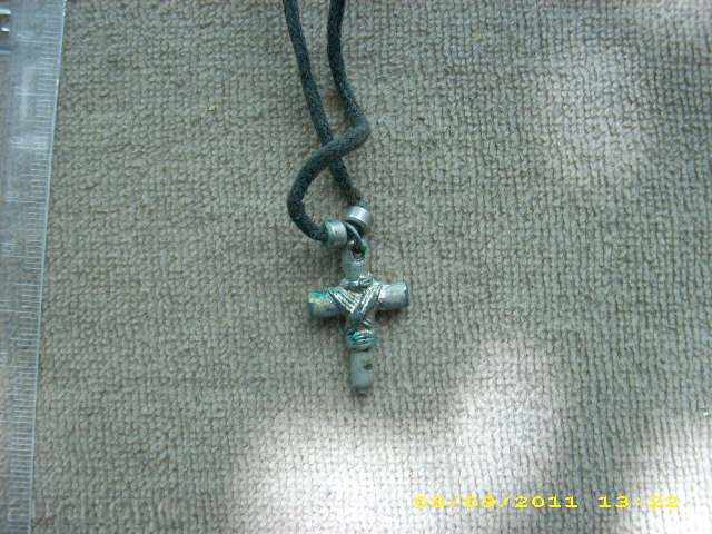 Auction a cross with a vase Auction a cross with a vase