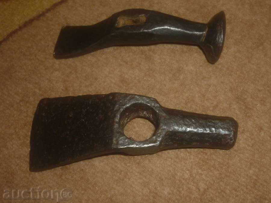 Delivery of Ancient hammer and weave, tool, tools Delivery of Ancient hammer and weave, tool, tools