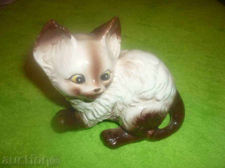 Porcelain kitten, figure, figure with price 35.00 BGN | € 17.90 Porcelain kitten, figure, figure with price 35.00 BGN | € 17.90