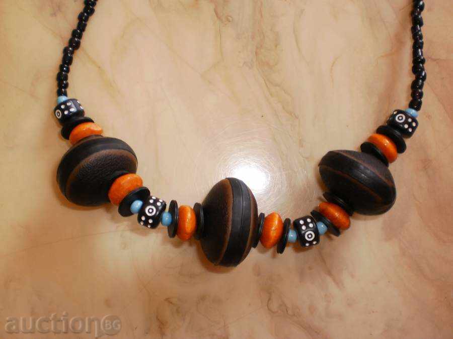 Колие от африкански семки в гръндж стил Колие от африкански семки в гръндж стил