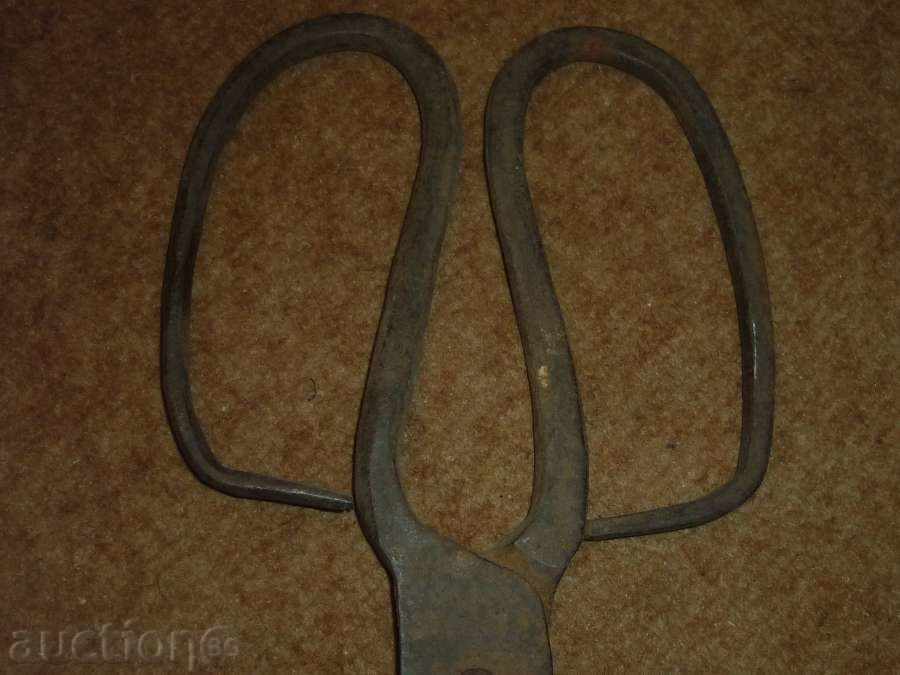 Delivery of An old forged scissors Delivery of An old forged scissors