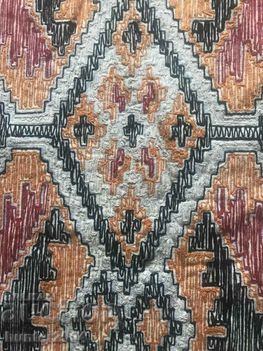 Кувьор за стена,Великолепен "фъкан"плюшен,килим560х1100мм. с цена € 22.95 | 44.89 лв.