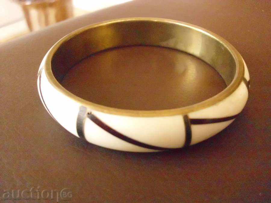 1. LOVELY bratara nou preț cu preț 12.00 BGN | € 6.14 1. LOVELY bratara nou preț cu preț 12.00 BGN | € 6.14