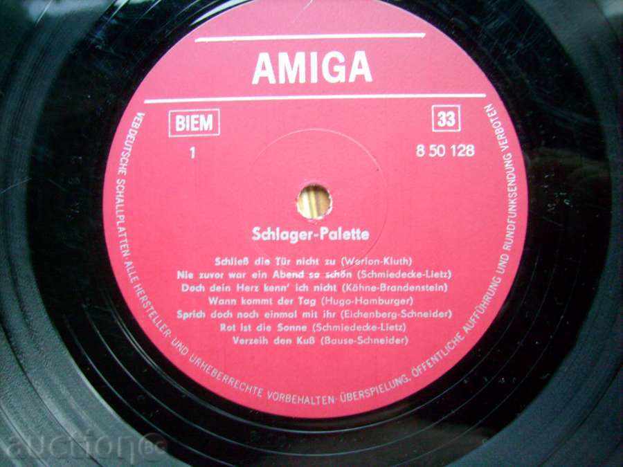 Delivery of Schlager palette / Lighters from 1968 / Amiga DDR GDR Delivery of Schlager palette / Lighters from 1968 / Amiga DDR GDR