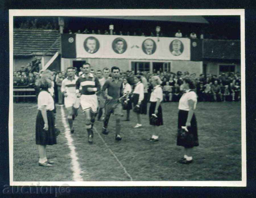 Sports FOOTBALL - CHEHOSLOVAKIA - BULGARIA / A8370 with price 6.00 BGN | € 3.07 Sports FOOTBALL - CHEHOSLOVAKIA - BULGARIA / A8370 with price 6.00 BGN | € 3.07