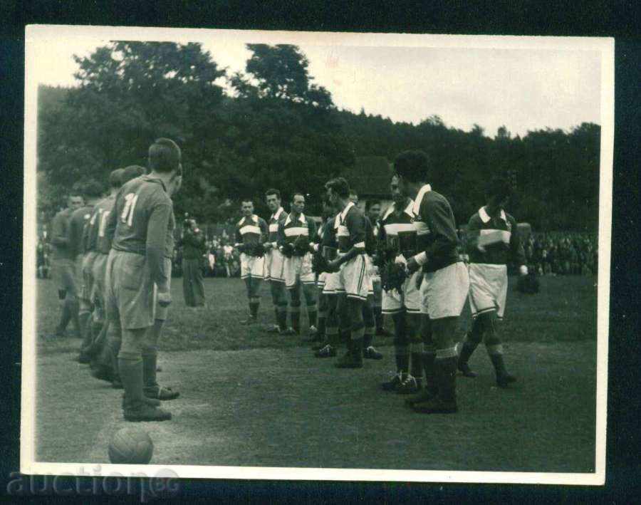 Sport FOOTBALL - CHEHOSLOVAKIA - BULGARIA / A8382 with price 5.00 BGN | € 2.56 Sport FOOTBALL - CHEHOSLOVAKIA - BULGARIA / A8382 with price 5.00 BGN | € 2.56