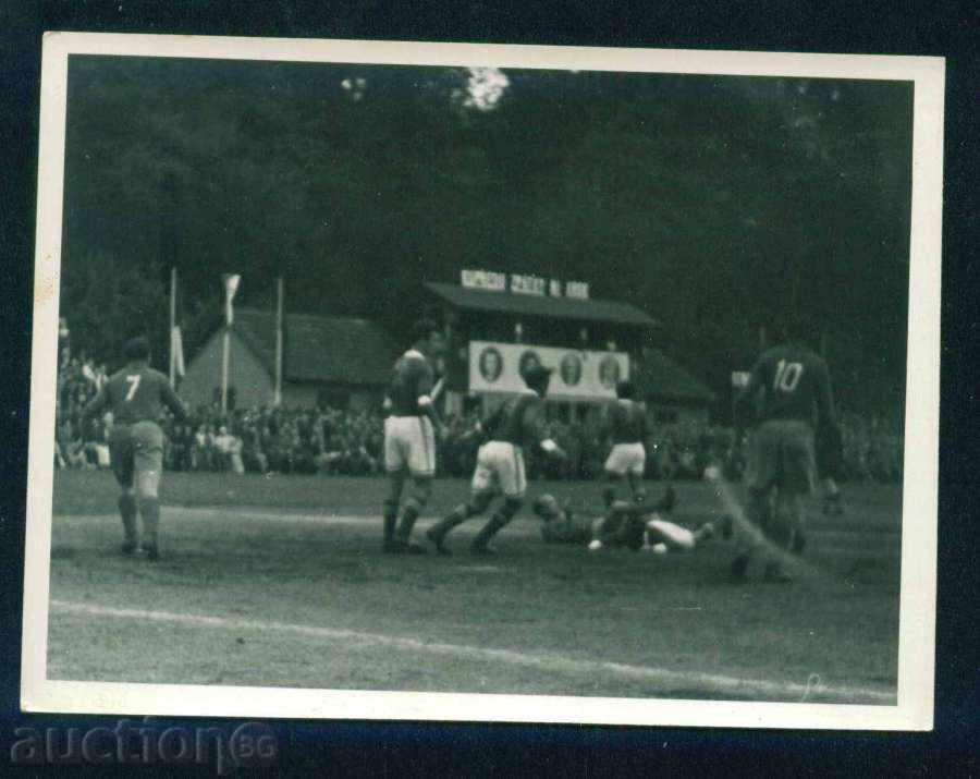 Sport FOOTBALL - CHEHOSLOVAKIA - BULGARIA / A8384 with price 5.00 BGN | € 2.56 Sport FOOTBALL - CHEHOSLOVAKIA - BULGARIA / A8384 with price 5.00 BGN | € 2.56