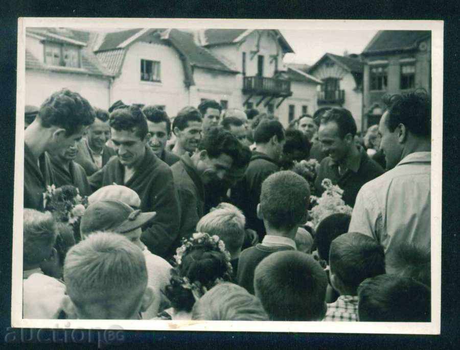 Sports FOOTBALL - CHEHOSLOVAKIA - BULGARIA / A8390 with price 5.00 BGN | € 2.56 Sports FOOTBALL - CHEHOSLOVAKIA - BULGARIA / A8390 with price 5.00 BGN | € 2.56