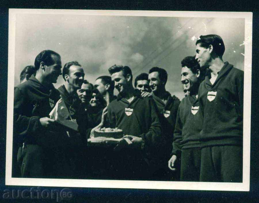 Sports FOOTBALL - CHEHOSLOVAKIA - BULGARIA / A8391 with price 5.00 BGN | € 2.56 Sports FOOTBALL - CHEHOSLOVAKIA - BULGARIA / A8391 with price 5.00 BGN | € 2.56