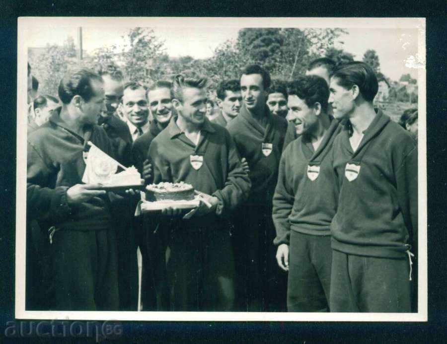 Sports FOOTBALL - CHEHOSLOVAKIA - BULGARIA / A8392 with price 5.00 BGN | € 2.56 Sports FOOTBALL - CHEHOSLOVAKIA - BULGARIA / A8392 with price 5.00 BGN | € 2.56