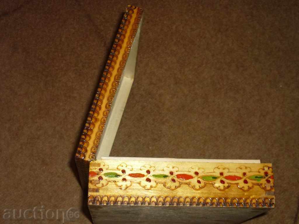 Auction Socialist Box for Shaving Accessories Auction Socialist Box for Shaving Accessories