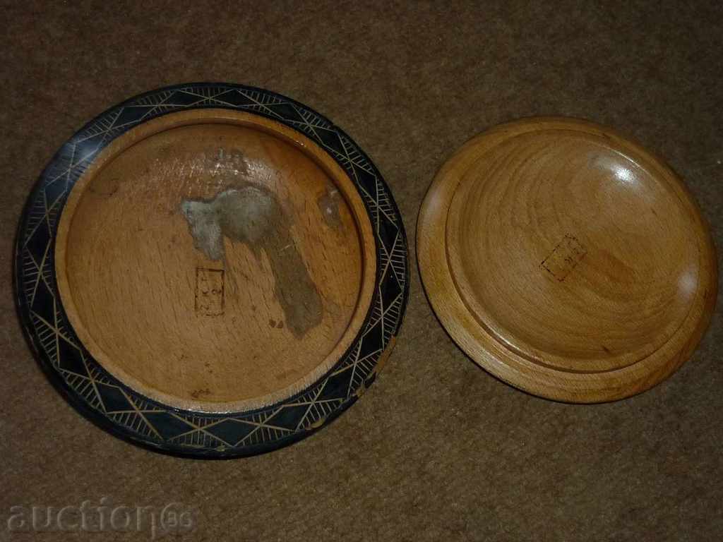 Incrustated wooden box with price 32.00 BGN | € 16.36 Incrustated wooden box with price 32.00 BGN | € 16.36
