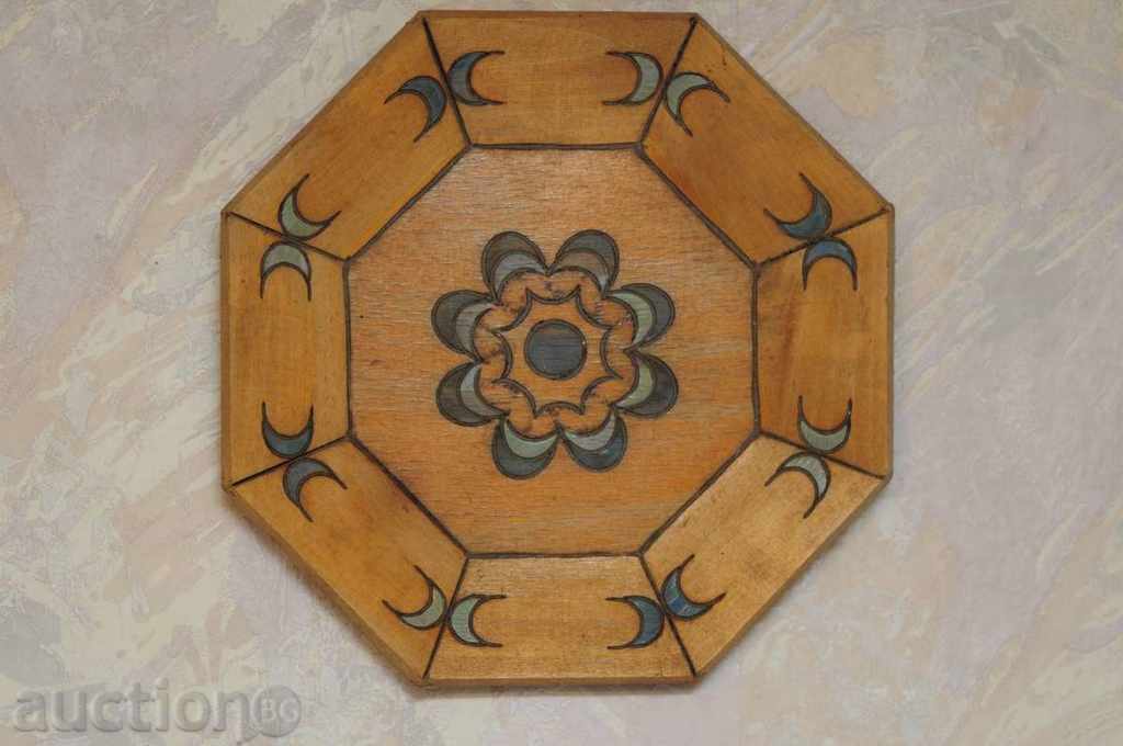 Дървена сувенирна чиния за стена