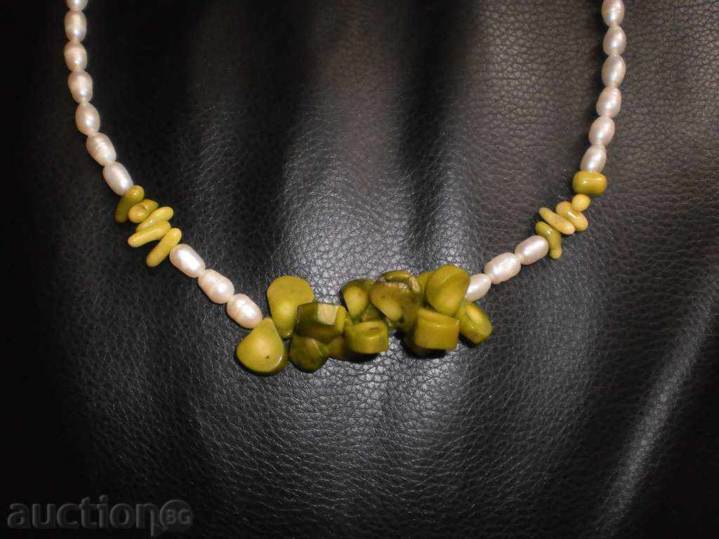 Margele de corali naturale din perle verde și alb 1 cu preț 55.00 BGN | € 28.12 Margele de corali naturale din perle verde și alb 1 cu preț 55.00 BGN | € 28.12