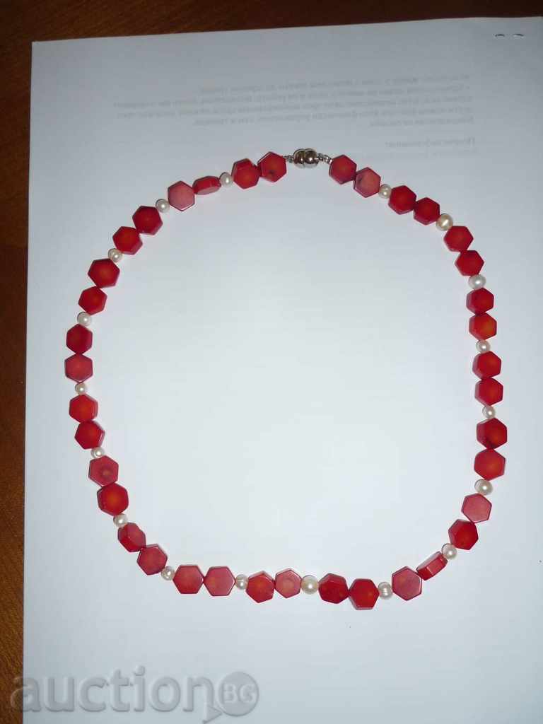 Auction Quartz coral with polygonal shape and pearls Auction Quartz coral with polygonal shape and pearls