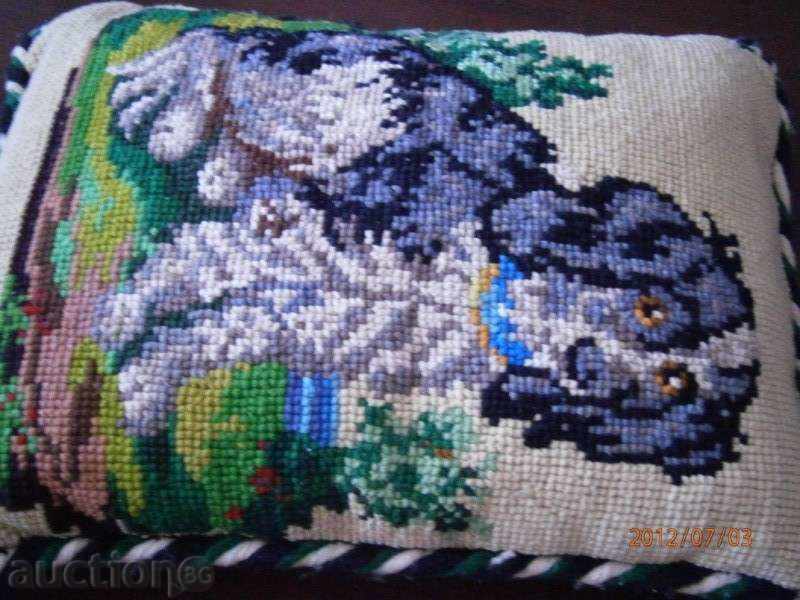 Auction Hand-woven cushion cover for more than 100 years Auction Hand-woven cushion cover for more than 100 years