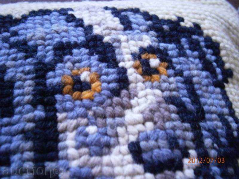 Delivery of Hand-woven cushion cover for more than 100 years Delivery of Hand-woven cushion cover for more than 100 years