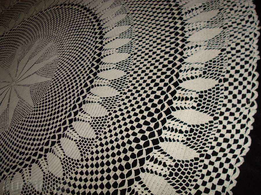 Acoperiți pentru croșetat masă rotundă, realizate manual cu diam.140sm. cu preț 44.95 BGN | € 22.98 Acoperiți pentru croșetat masă rotundă, realizate manual cu diam.140sm. cu preț 44.95 BGN | € 22.98