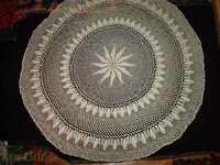 One-hook round table cover, hand-made with a diameter of 140cm.