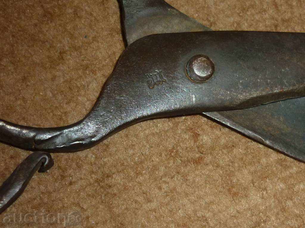 Auction Old forged scissors 4 Auction Old forged scissors 4