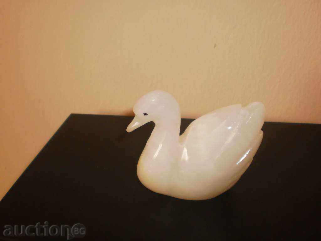 Auction  Swan-figure of marble