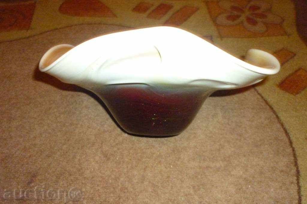 Auction Soc. colored glass fruit bowl Auction Soc. colored glass fruit bowl