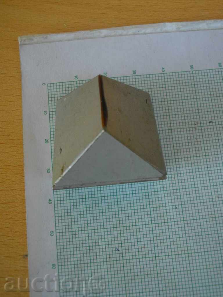 Auction Prizma white from a viewfinder Auction Prizma white from a viewfinder