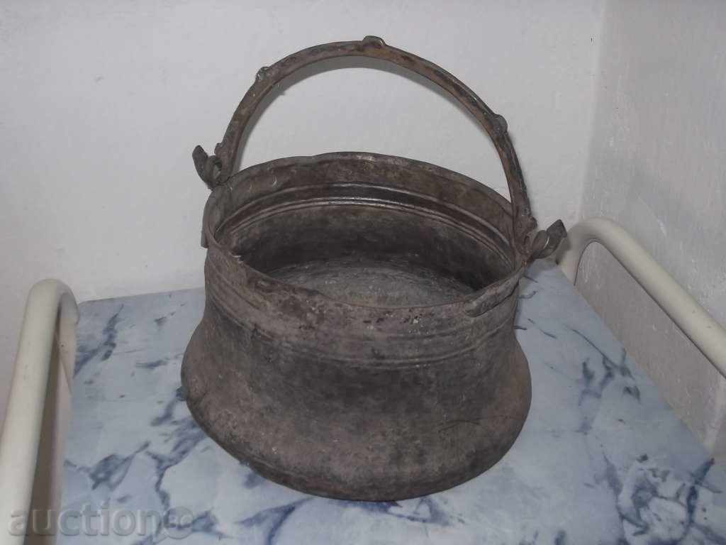 No. 140 old copper kettle ... two-side tinned ... "2" with price 75.00 BGN | € 38.35 No. 140 old copper kettle ... two-side tinned ... "2" with price 75.00 BGN | € 38.35