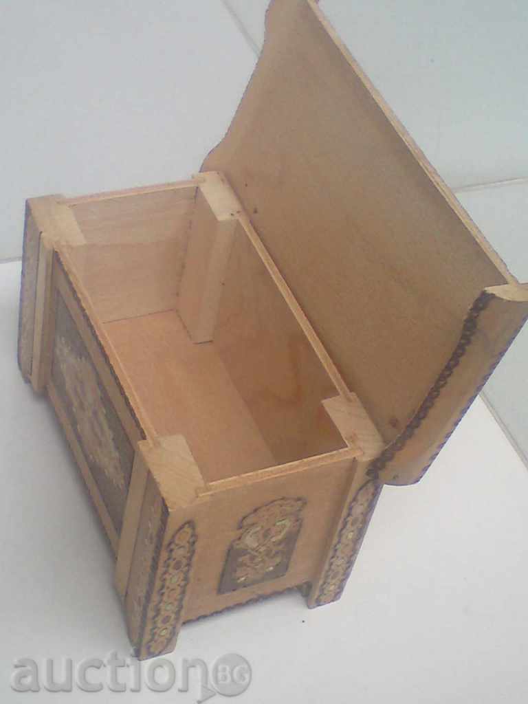 Auction Old wooden jewelry box - pyrography Auction Old wooden jewelry box - pyrography