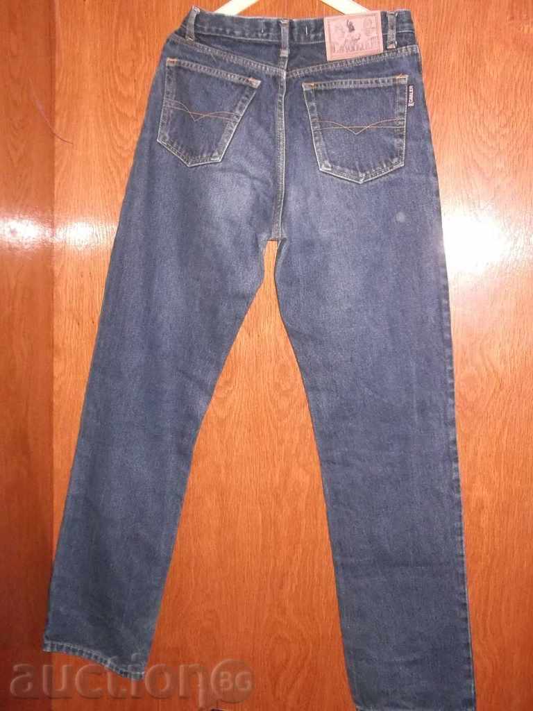 № 232 blugi Le Cavalier - copii și tineri cu preț 1.00 BGN | € 0.51 № 232 blugi Le Cavalier - copii și tineri cu preț 1.00 BGN | € 0.51