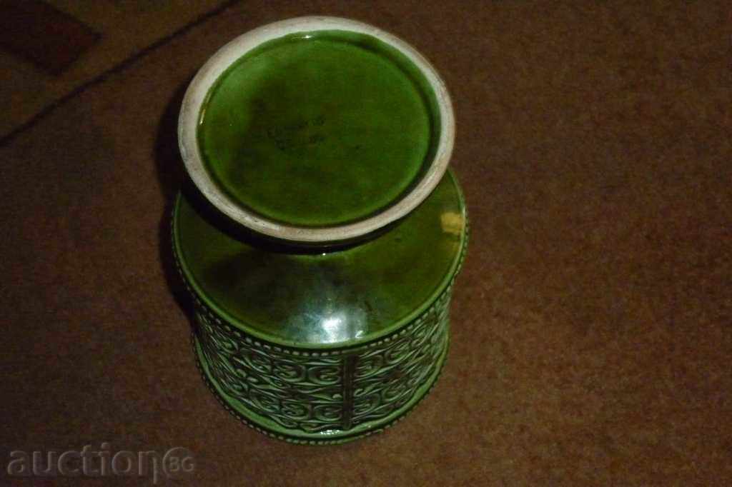 Delivery of Antique majolica, fine porcelain, exquisite vase Delivery of Antique majolica, fine porcelain, exquisite vase