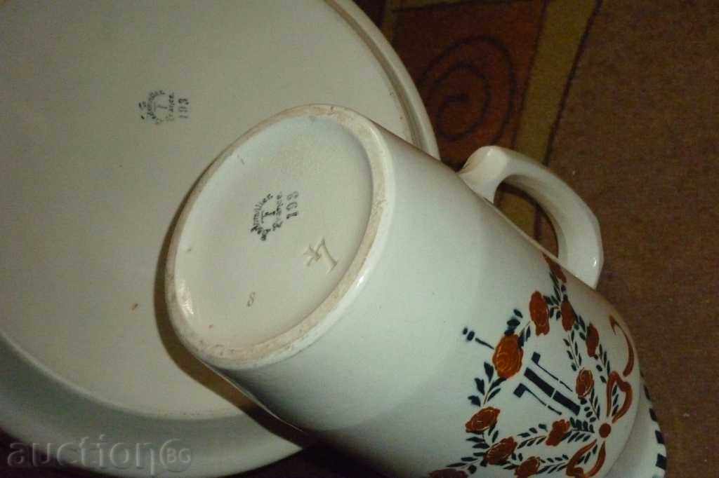 Старинна порцеланова кана с леген за миене края на 19-ти век с цена 182.00 лв. | € 93.06 Старинна порцеланова кана с леген за миене края на 19-ти век с цена 182.00 лв. | € 93.06