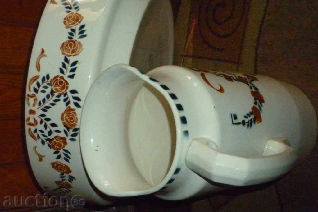 Аукцион Старинна порцеланова кана с леген за миене края на 19-ти век Аукцион Старинна порцеланова кана с леген за миене края на 19-ти век