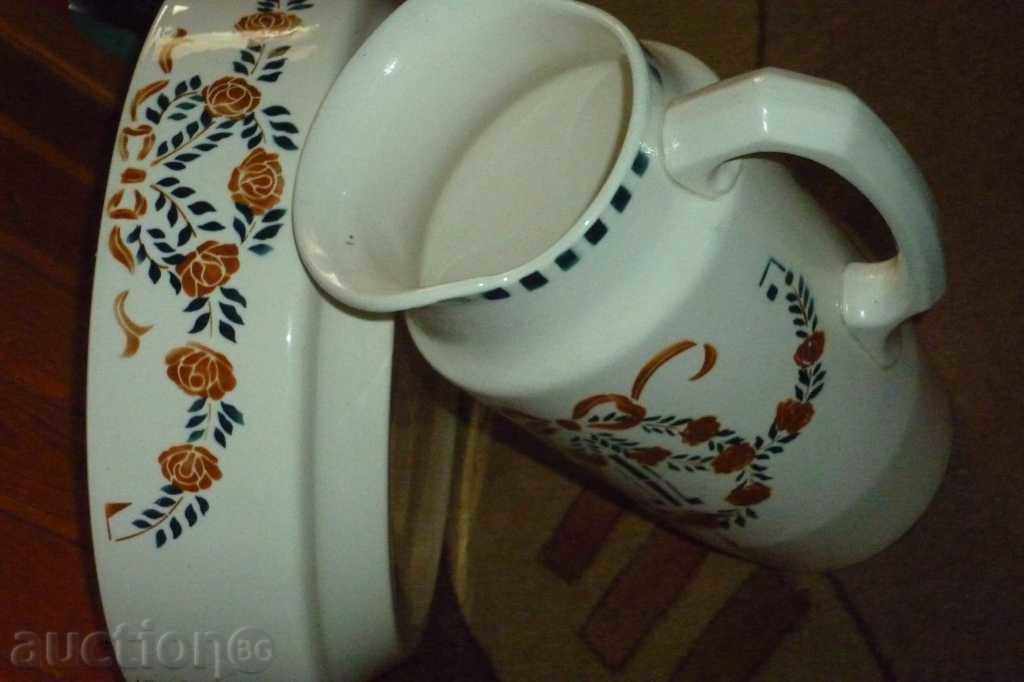 Доставка на Старинна порцеланова кана с леген за миене края на 19-ти век Доставка на Старинна порцеланова кана с леген за миене края на 19-ти век