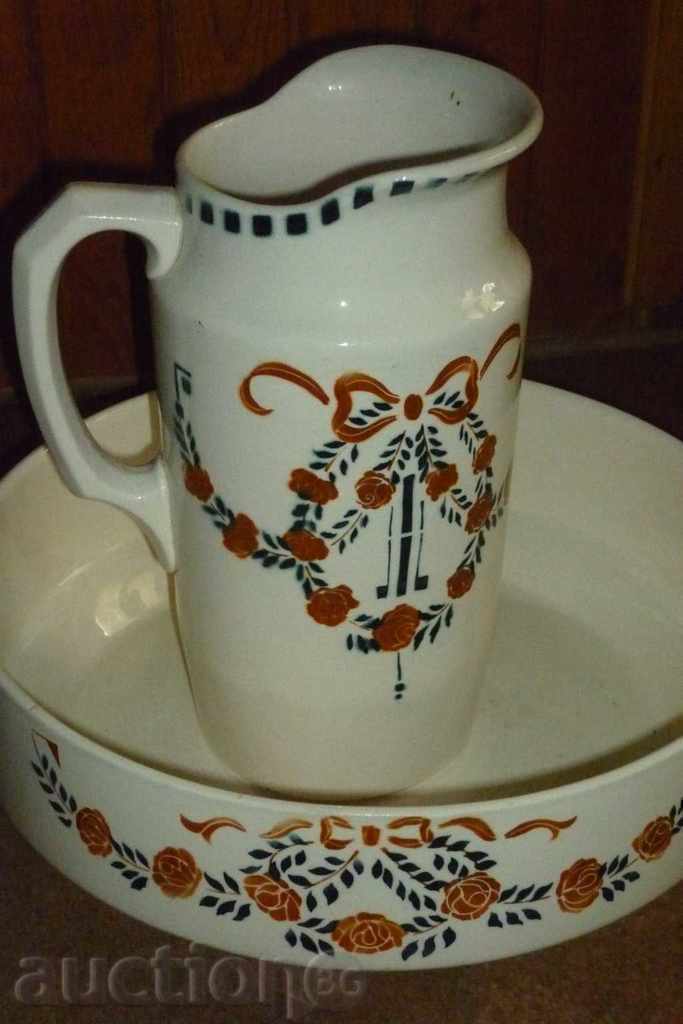 Старинна порцеланова кана с леген за миене края на 19-ти век Старинна порцеланова кана с леген за миене края на 19-ти век