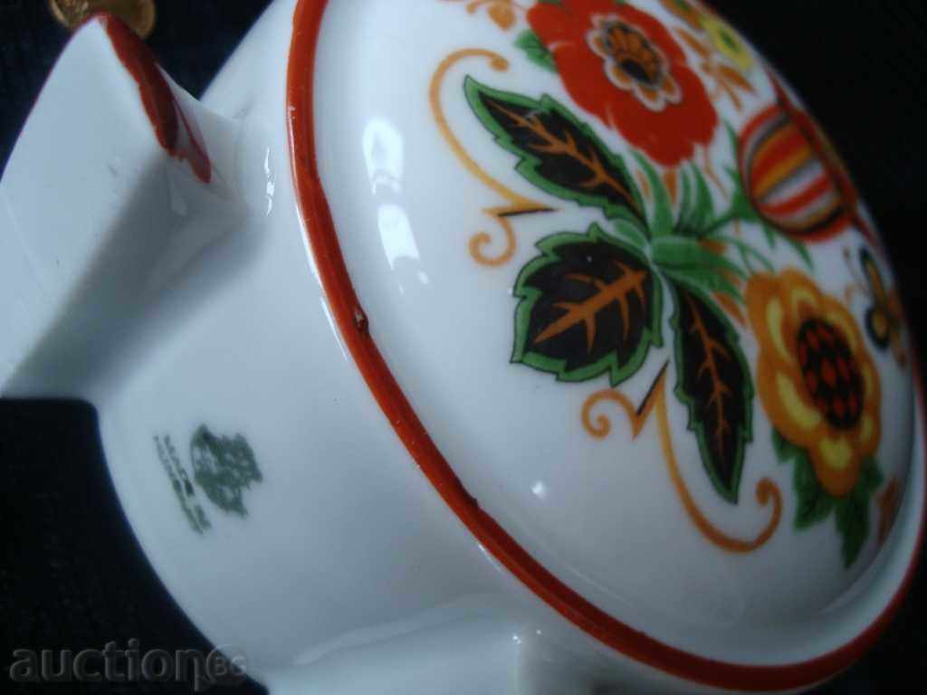 Pavur, Porcelain vessel, hunting flask, Hungary with price 24.95 BGN | € 12.76 Pavur, Porcelain vessel, hunting flask, Hungary with price 24.95 BGN | € 12.76