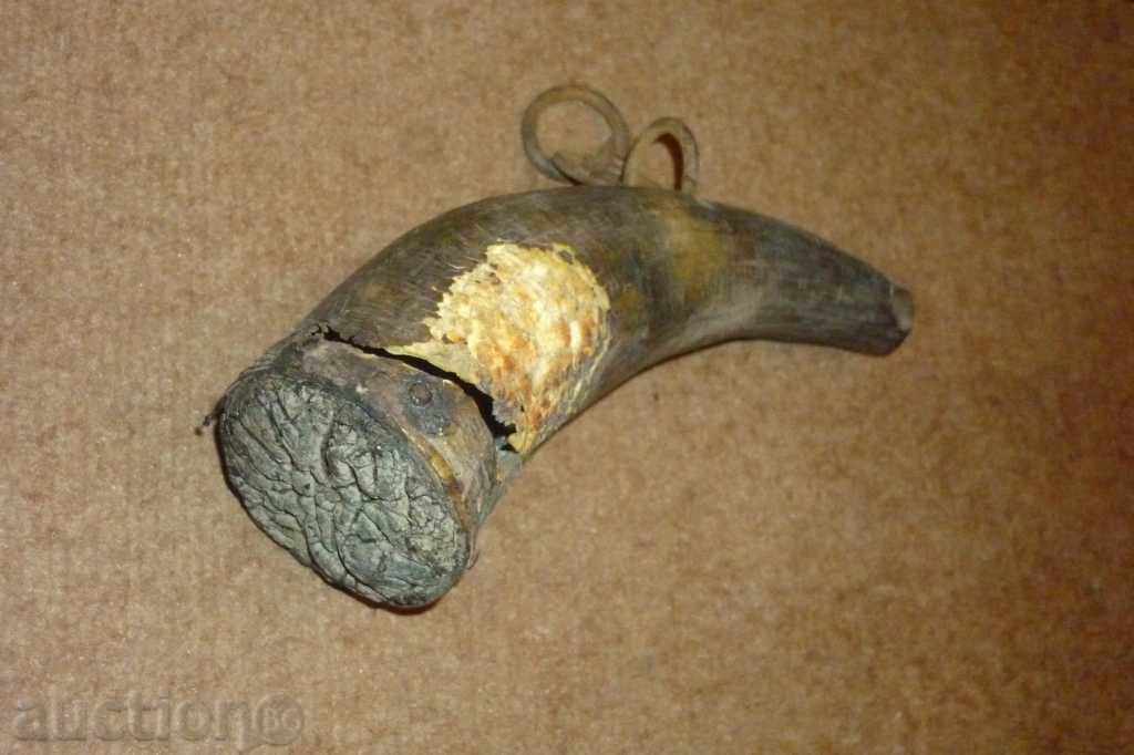 Antique horn powder magazine for rifle, Pishtov with price 69.00 BGN | € 35.28 Antique horn powder magazine for rifle, Pishtov with price 69.00 BGN | € 35.28